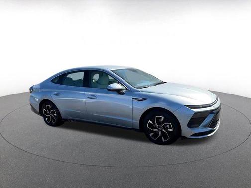 Aero Silver 2025 Hyundai SONATA SEL