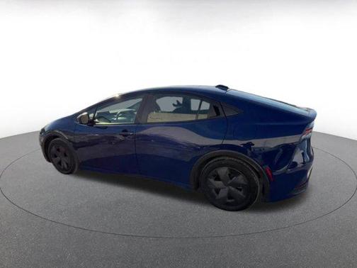 2025 Toyota Prius LE