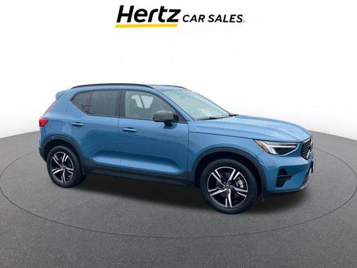 2024 Volvo XC40 CORE