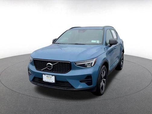 2024 Volvo XC40 CORE