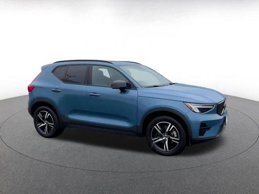 2024 Volvo XC40 CORE