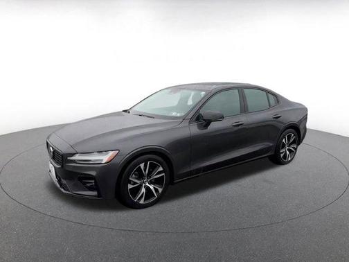 2024 Volvo S60 B5 Core Dark Theme