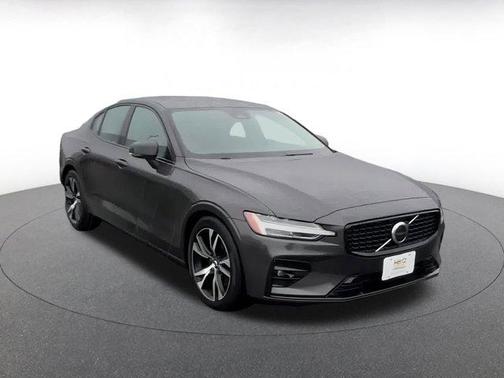 2024 Volvo S60 B5 Core Dark Theme