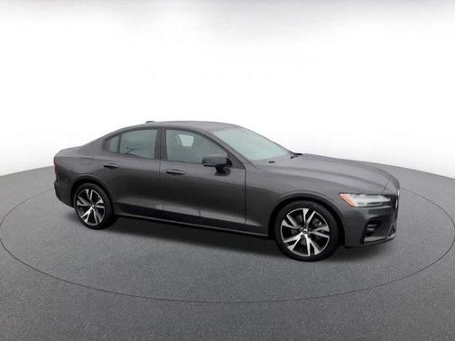 2024 Volvo S60 B5 Core Dark Theme