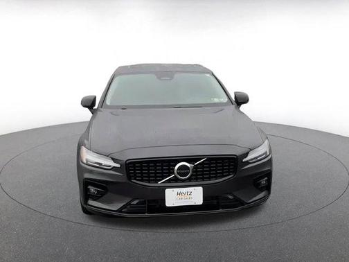 2024 Volvo S60 B5 Core Dark Theme
