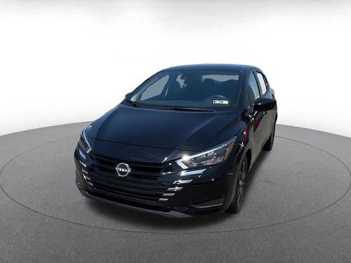 Super Black 2025 Nissan Versa 1.6 SV