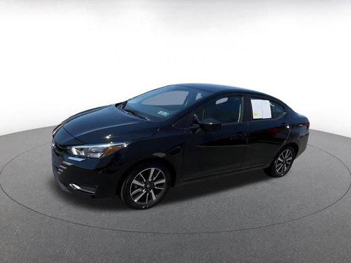 Super Black 2025 Nissan Versa 1.6 SV