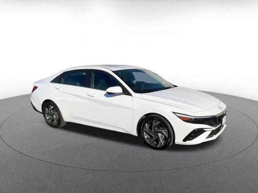 2025 Hyundai ELANTRA SEL