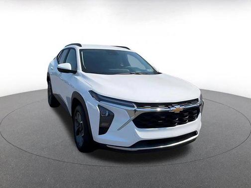 Summit White 2025 Chevrolet Trax LT