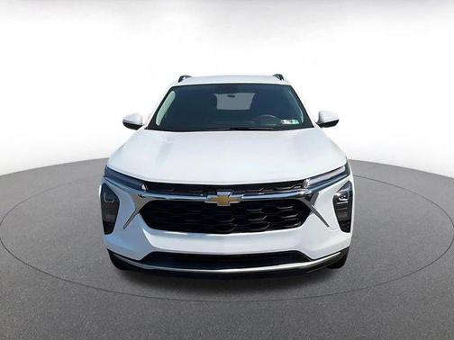 Summit White 2025 Chevrolet Trax LT