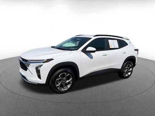 Summit White 2025 Chevrolet Trax LT