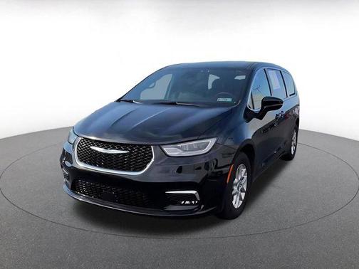 Diamond Black Crystal Pearlcoat 2025 Chrysler Pacifica L