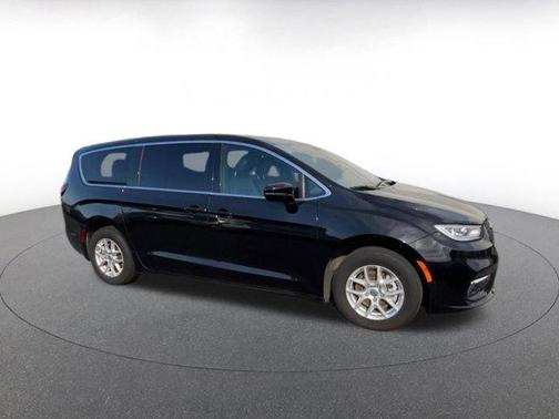 Diamond Black Crystal Pearlcoat 2025 Chrysler Pacifica L