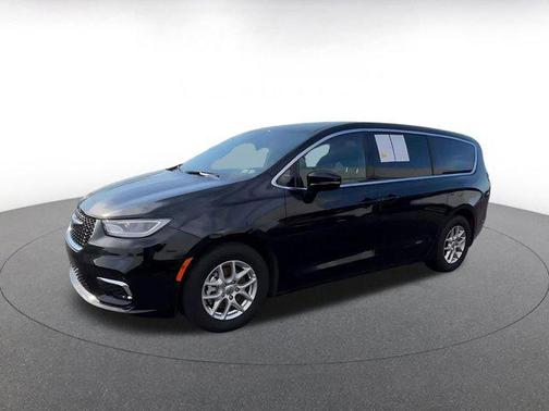 Diamond Black Crystal Pearlcoat 2025 Chrysler Pacifica L