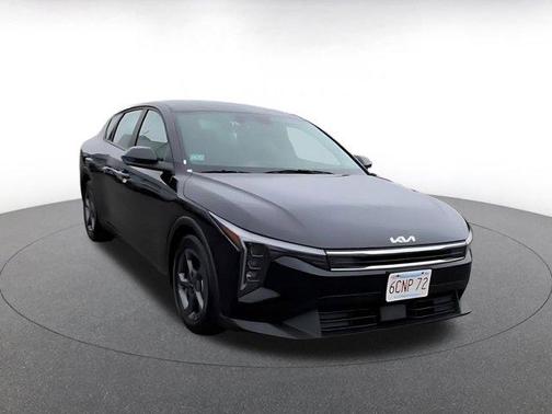 Aurora Black Pearl 2025 Kia K4 LXS