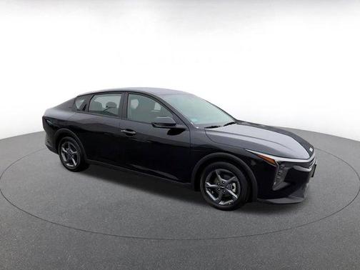 Aurora Black Pearl 2025 Kia K4 LXS