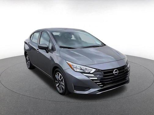 Gun Metallic 2025 Nissan Versa 1.6 SV