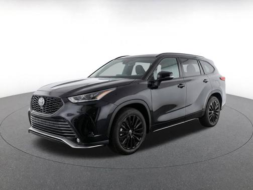Midnight Black Metallic 2025 Toyota Highlander XSE