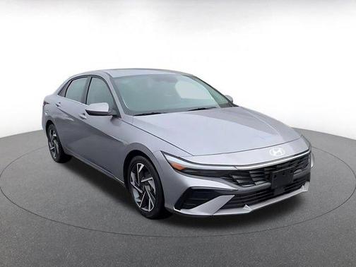 Fluid Metal 2025 Hyundai ELANTRA SEL