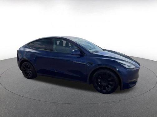 2022 Tesla Model Y Long Range Dual Motor All-Wheel Drive