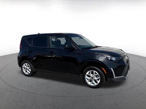 Fusion Black 2025 Kia Soul LX