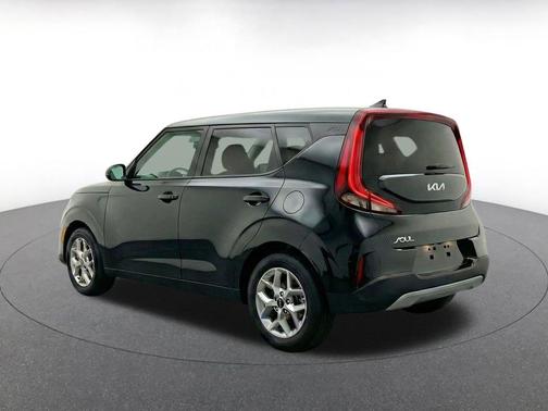 Fusion Black 2025 Kia Soul LX