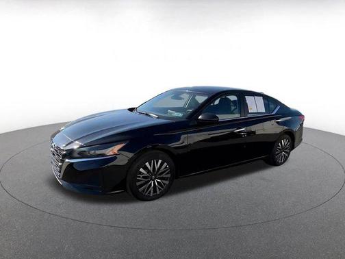 Super Black 2025 Nissan Altima SV FWD