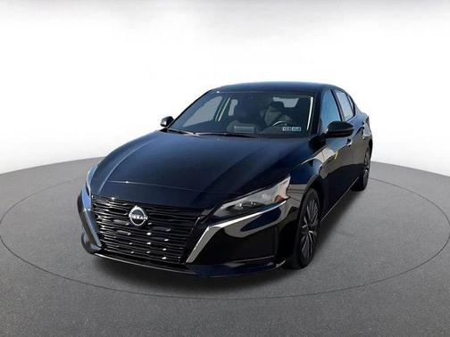 Super Black 2025 Nissan Altima SV FWD
