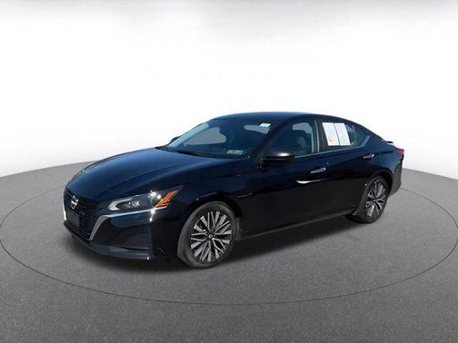 Super Black 2025 Nissan Altima SV FWD