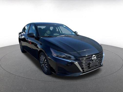 Super Black 2025 Nissan Altima SV FWD