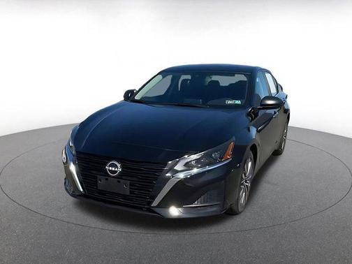 Super Black 2025 Nissan Altima SV FWD