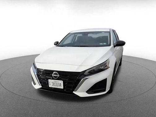 Glacier White 2025 Nissan Altima SV FWD