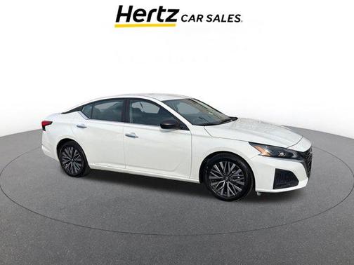 Glacier White 2025 Nissan Altima SV FWD