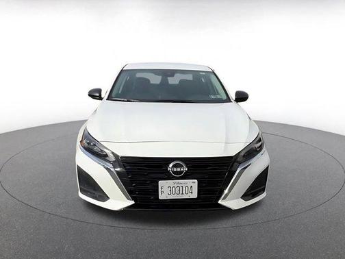 Glacier White 2025 Nissan Altima SV FWD