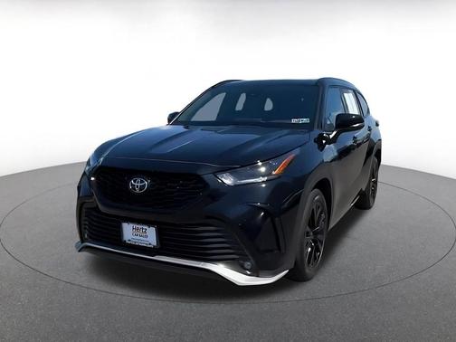 Midnight Black Metallic 2025 Toyota Highlander XSE
