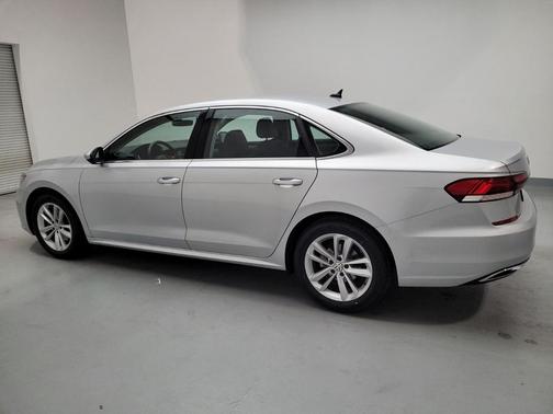 Photo 3 of 32 of 2020 Volkswagen Passat 2.0T SE