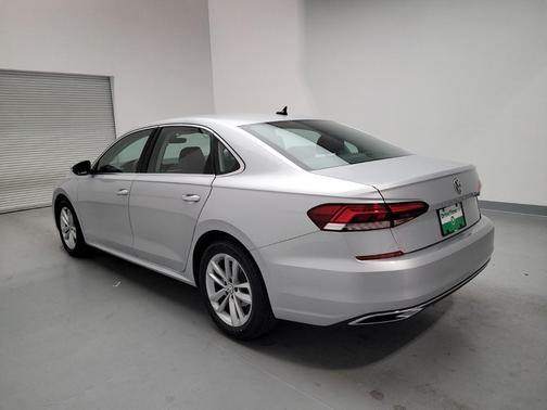 Photo 5 of 32 of 2020 Volkswagen Passat 2.0T SE