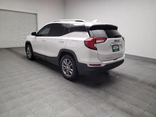 White Frost Tricoat 2022 GMC Terrain SLT
