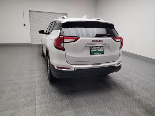 White Frost Tricoat 2022 GMC Terrain SLT
