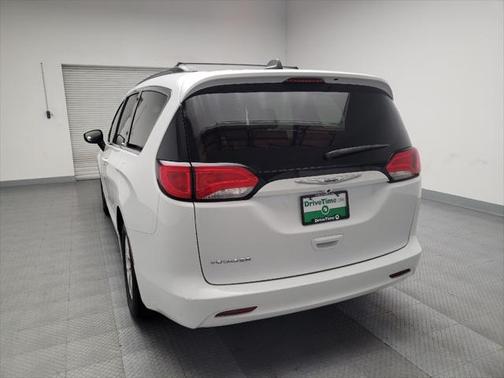 2021 Chrysler Voyager LXI