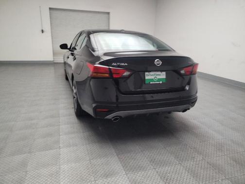 2022 Nissan Altima SR FWD
