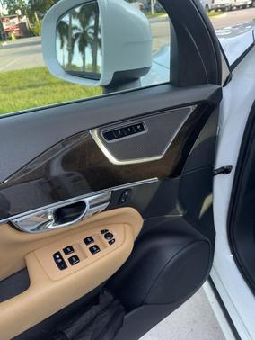 2017 Volvo XC90 T6 Momentum