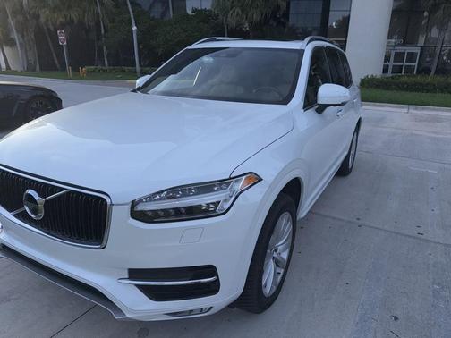 2017 Volvo XC90 T6 Momentum