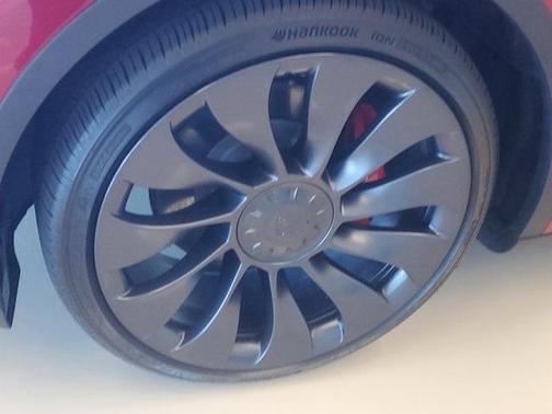2024 Tesla Model Y Performance