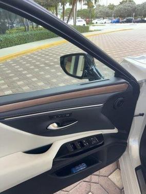 2024 Lexus ES 300h Luxury