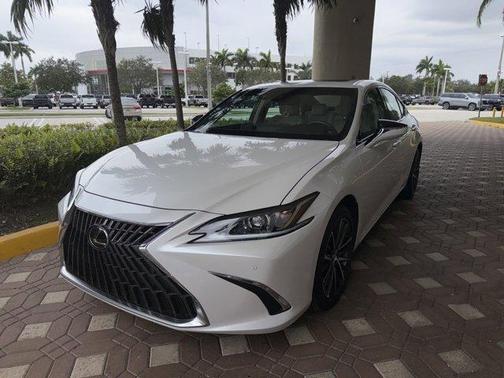 2024 Lexus ES 300h Luxury
