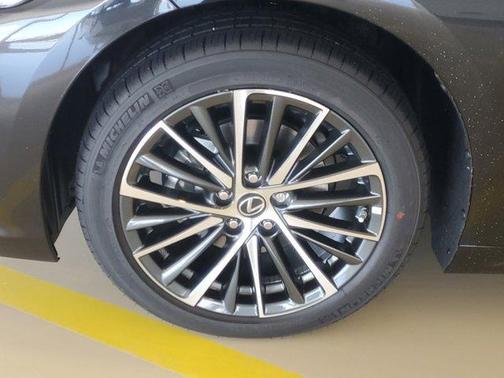 2025 Lexus ES 350 Base