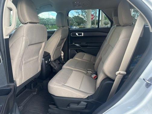 2021 Ford Explorer Base