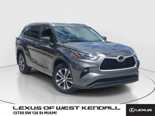 Magnetic Gray Metallic 2023 Toyota Highlander XLE