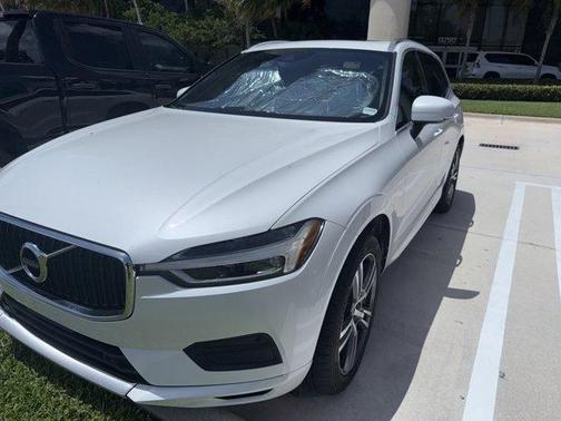 2020 Volvo XC60 T5 Momentum